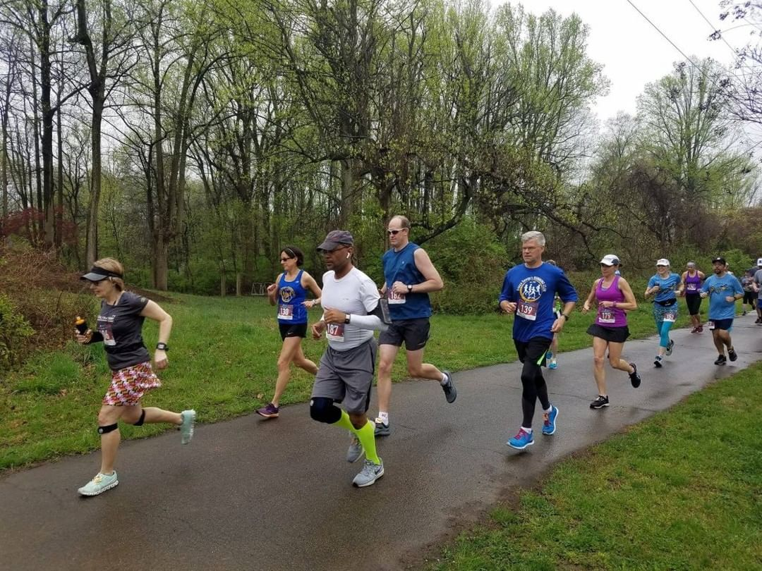 People running a Dover road race